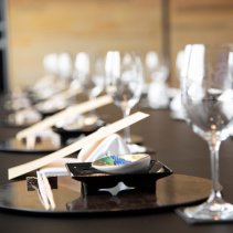 <b> 土・日・祝の夕食時間帯のご飲食代金20％割引</b>