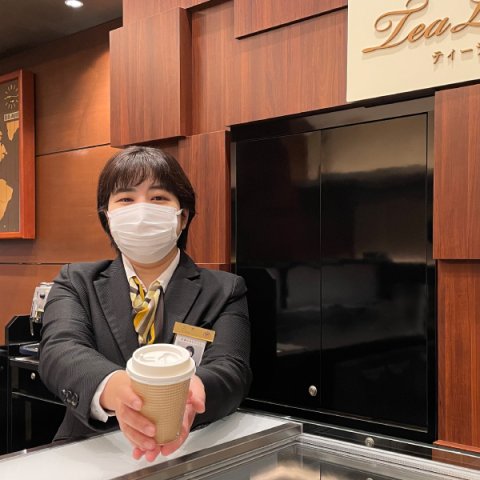 駅直結でスムーズに受取るテイクアウトコーヒーサービスを開始！ホテルクオリティの味を1杯150円で。