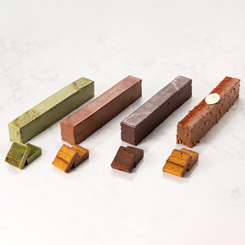 【ティーラウンジ】シェフパティシエ市原のこだわりパウンドケーキ:¥2,000(ホテル会員価格:¥1,800)
