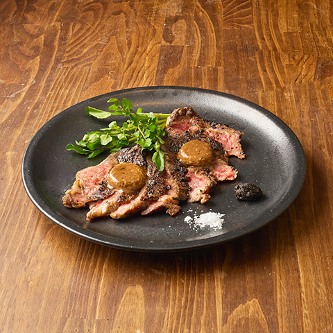 熟成牛のブラックガーリックステーキ(200g):¥4,800