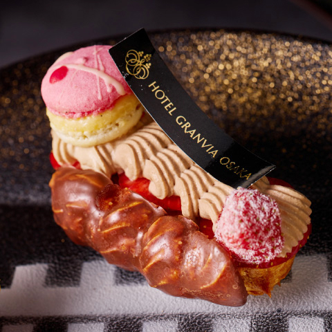 エクレア ~ほうじ茶ショコラといちご~