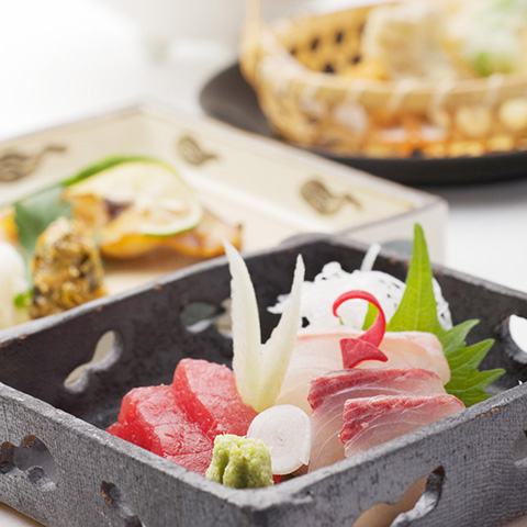 <b>［フリードリンク付き］</b>昼食限定<br>同窓会「雫プラン」：￥7,000