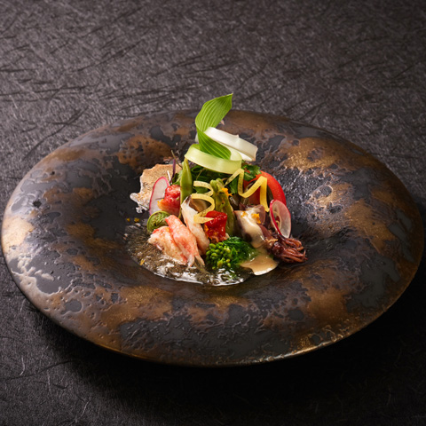 春の息吹 山菜と能登のルビー（赤西貝） 十五種類のサラダ仕立て