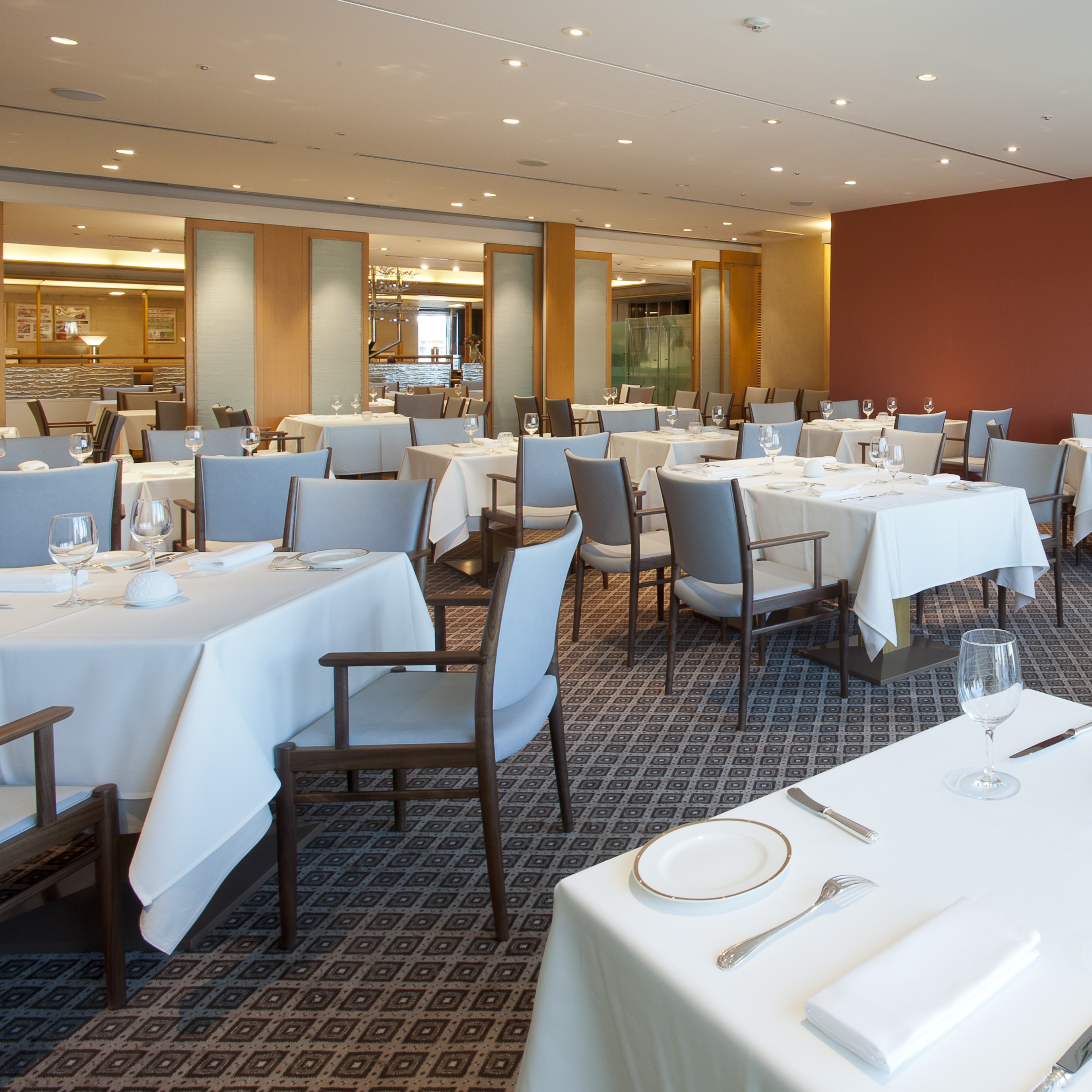 朝食レストラン　フレンチレストラン「フルーヴ」