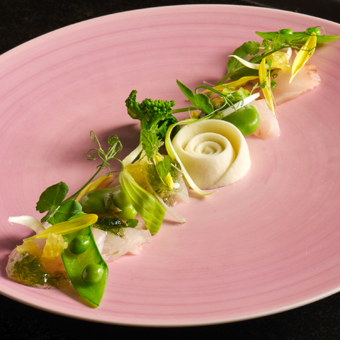 4月｜桜鯛のカルパッチョ　春野菜を添えて　八朔のビネグレットソース