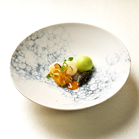 貝類とプティポワのムース 温州ミカンのピュレ キャビア