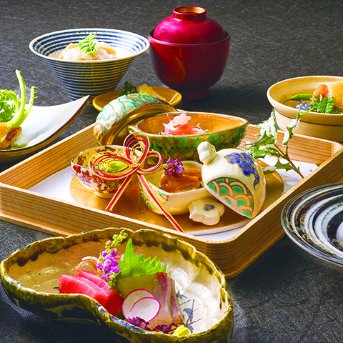 <b>日本料理 「大阪 浮橋」</b>